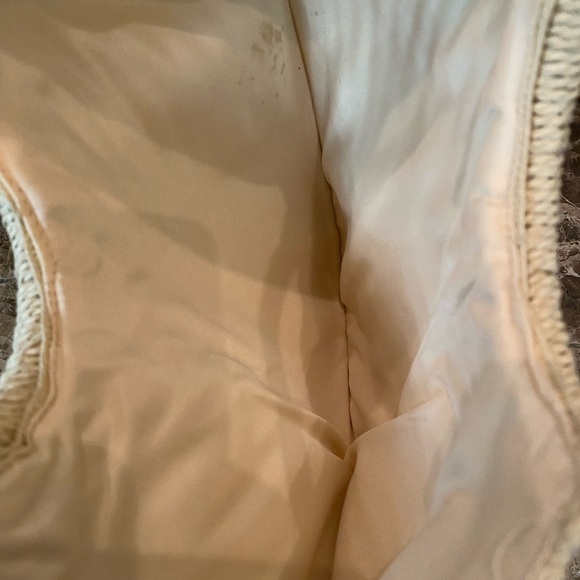 Elegant Cream Woven Handbag - Picture 5 of 5